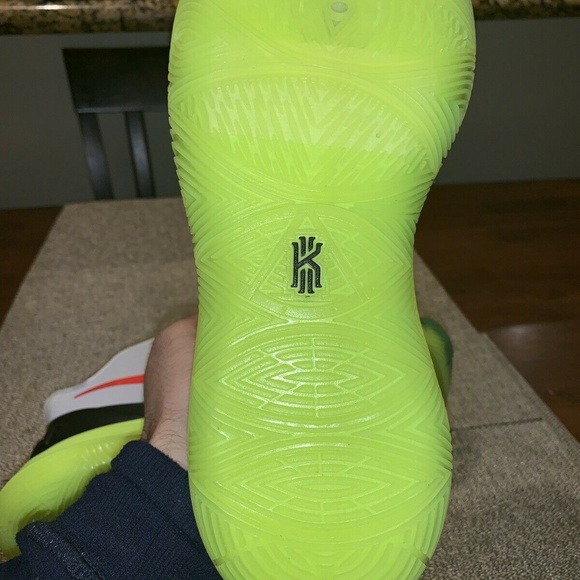 NIKE KYRIE 5 x ROKIT All Star Edition SIZE 9 MEN - Picture 6 of 8